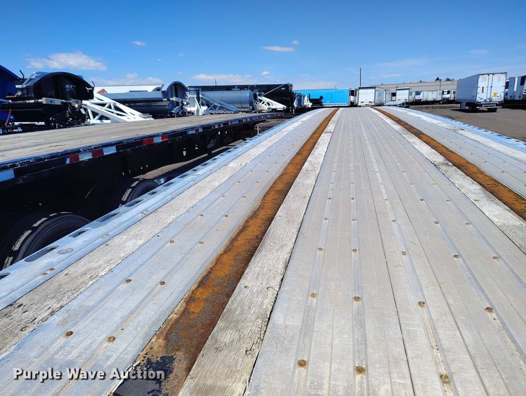 image for item EW0997 2017 Fontaine HAICF22RSA flatbed trailer