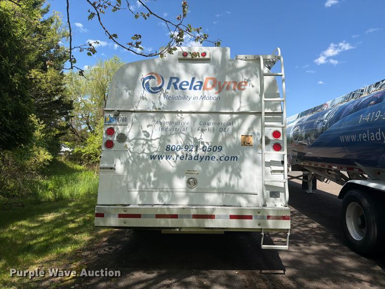image for item EW2078 2011 International 4400 fuel truck