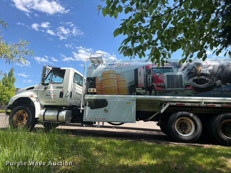 image for item EW2078 2011 International 4400 fuel truck