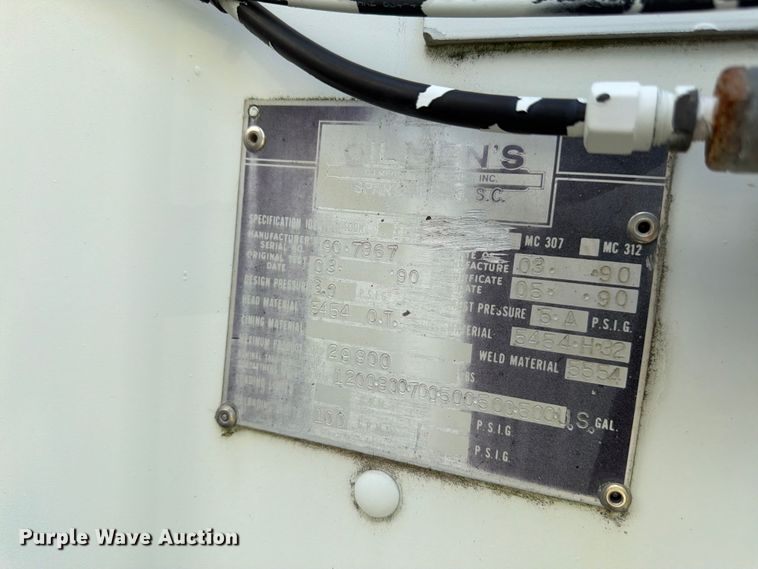 image for item EW2078 2011 International 4400 fuel truck