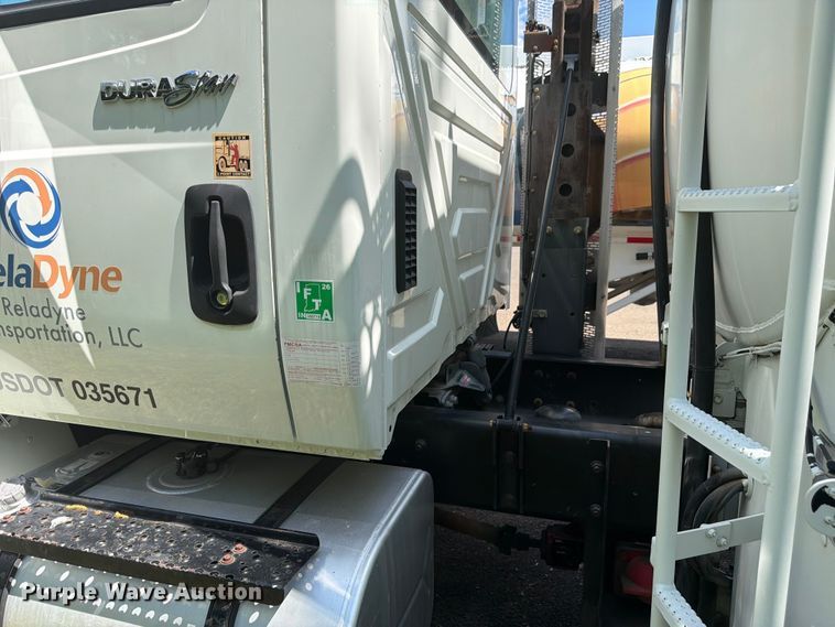 image for item EW2078 2011 International 4400 fuel truck