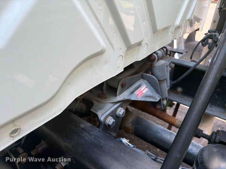 image for item EW2078 2011 International 4400 fuel truck