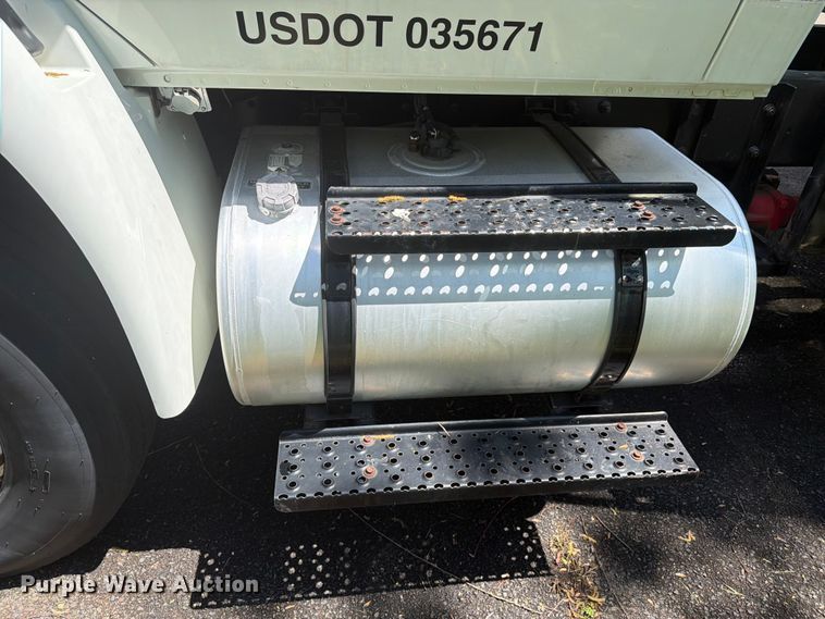 image for item EW2078 2011 International 4400 fuel truck