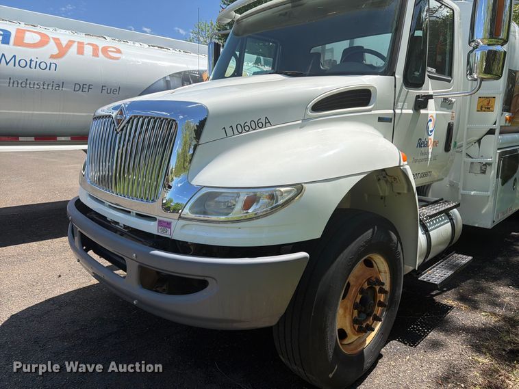 image for item EW2078 2011 International 4400 fuel truck