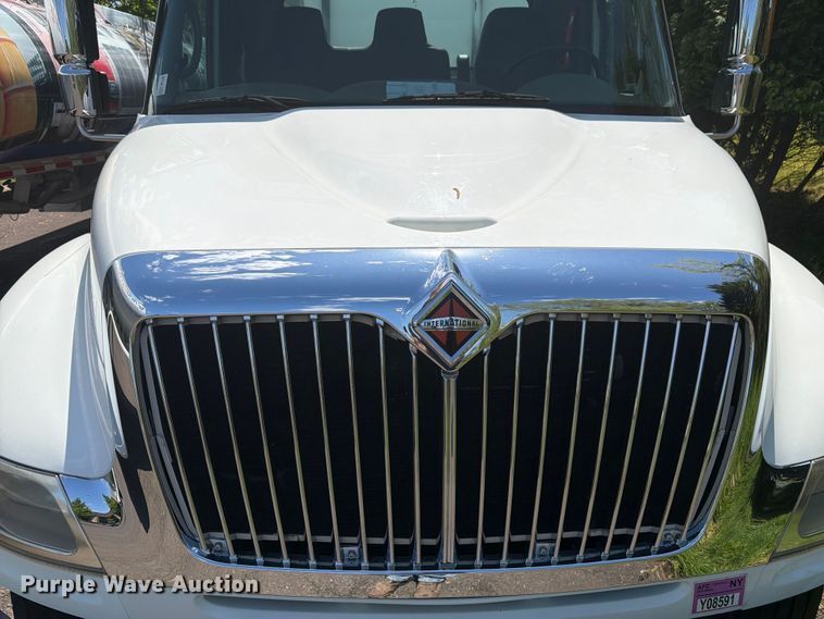 image for item EW2078 2011 International 4400 fuel truck