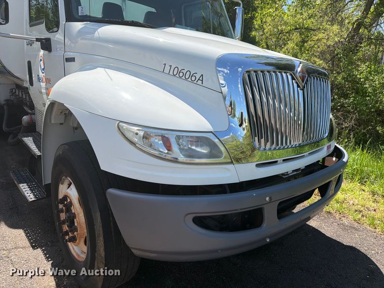 image for item EW2078 2011 International 4400 fuel truck