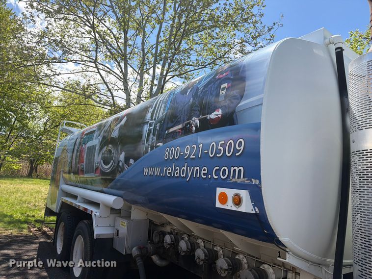 image for item EW2078 2011 International 4400 fuel truck