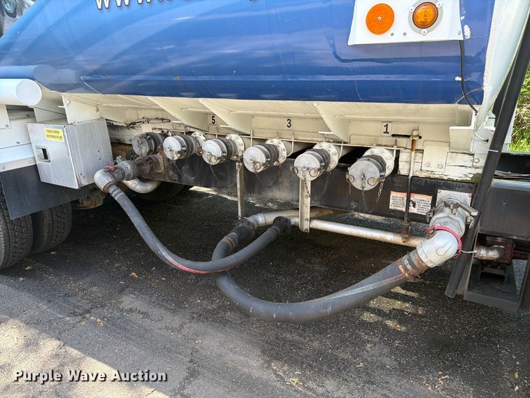 image for item EW2078 2011 International 4400 fuel truck