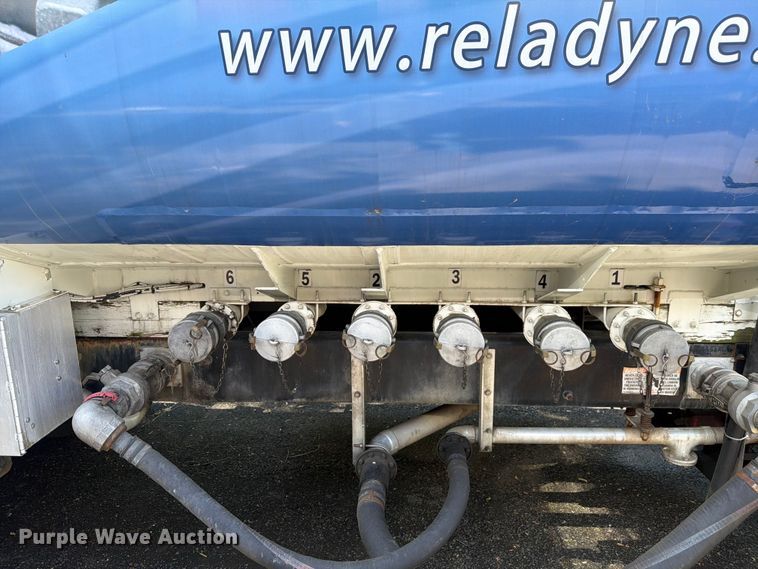 image for item EW2078 2011 International 4400 fuel truck