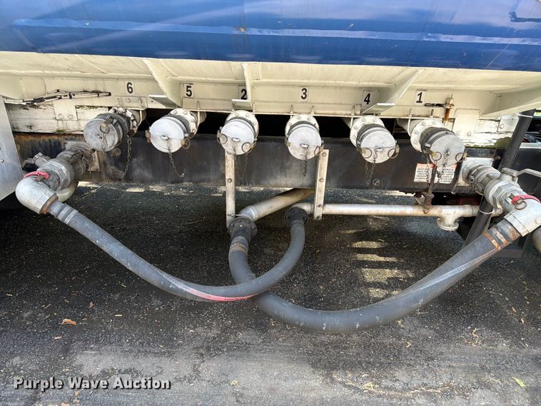 image for item EW2078 2011 International 4400 fuel truck