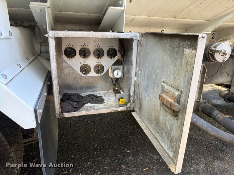 image for item EW2078 2011 International 4400 fuel truck