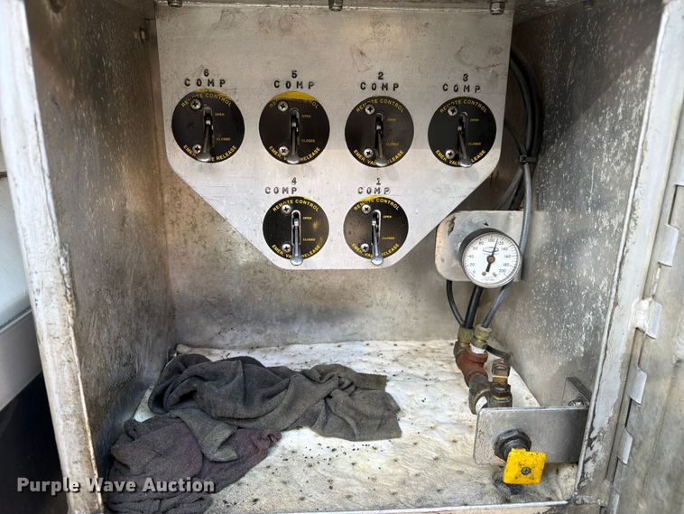 image for item EW2078 2011 International 4400 fuel truck