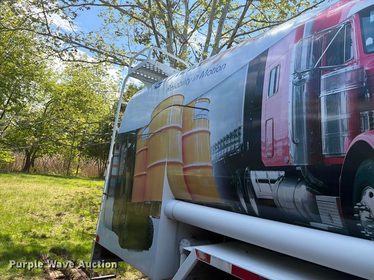 image for item EW2078 2011 International 4400 fuel truck