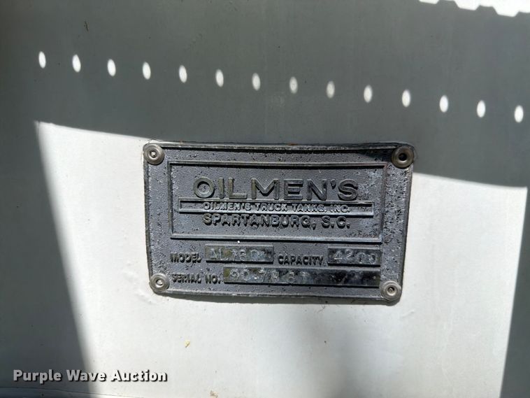 image for item EW2078 2011 International 4400 fuel truck