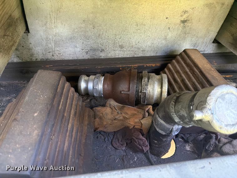 image for item EW2078 2011 International 4400 fuel truck
