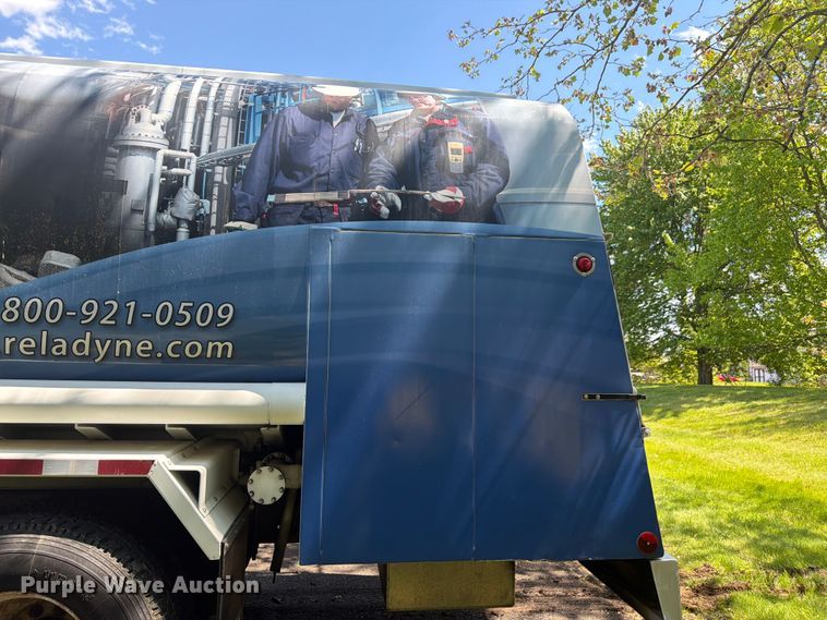 image for item EW2078 2011 International 4400 fuel truck