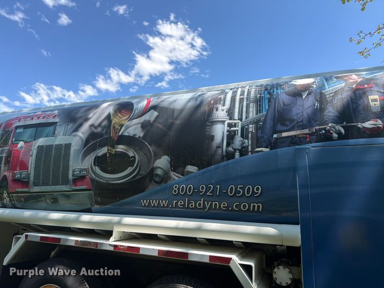 image for item EW2078 2011 International 4400 fuel truck