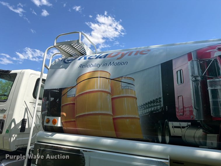 image for item EW2078 2011 International 4400 fuel truck