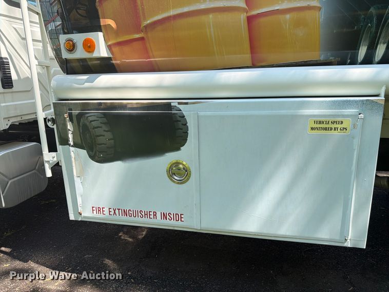 image for item EW2078 2011 International 4400 fuel truck