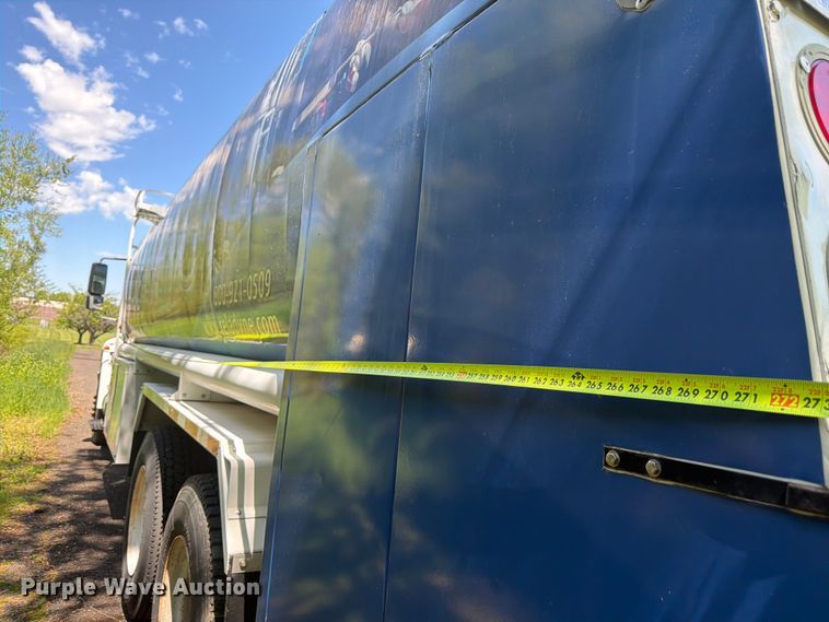 image for item EW2078 2011 International 4400 fuel truck