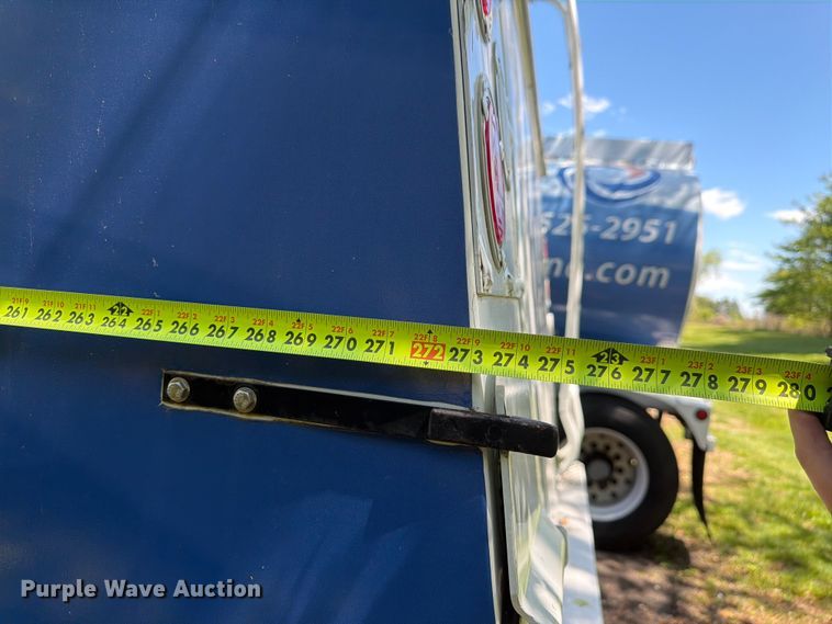 image for item EW2078 2011 International 4400 fuel truck