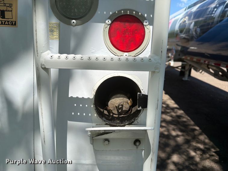 image for item EW2078 2011 International 4400 fuel truck