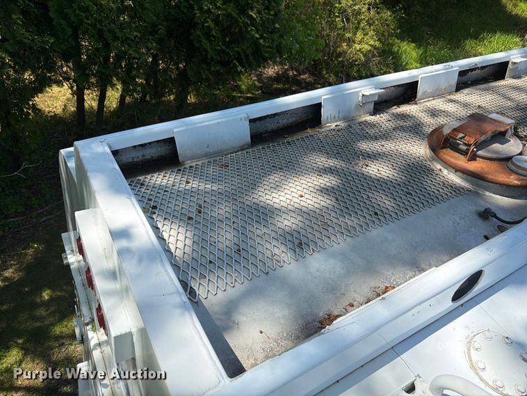 image for item EW2078 2011 International 4400 fuel truck