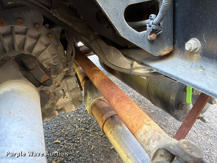 image for item EW2078 2011 International 4400 fuel truck
