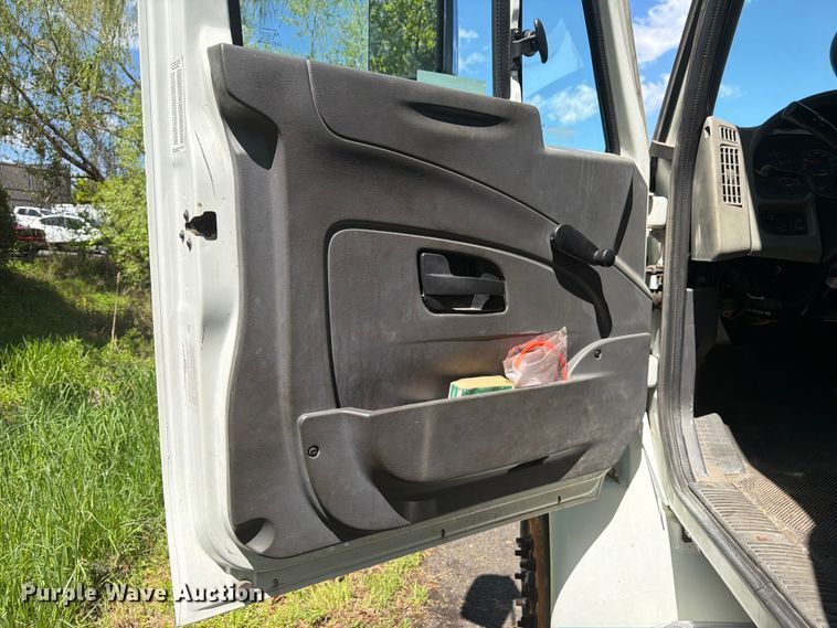 image for item EW2078 2011 International 4400 fuel truck