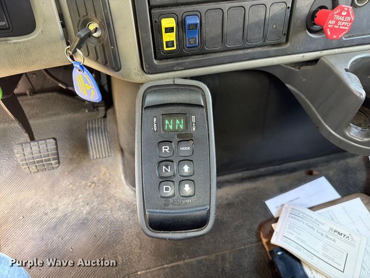 image for item EW2078 2011 International 4400 fuel truck