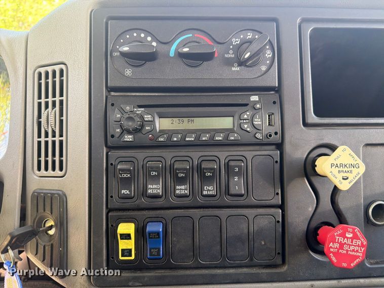 image for item EW2078 2011 International 4400 fuel truck