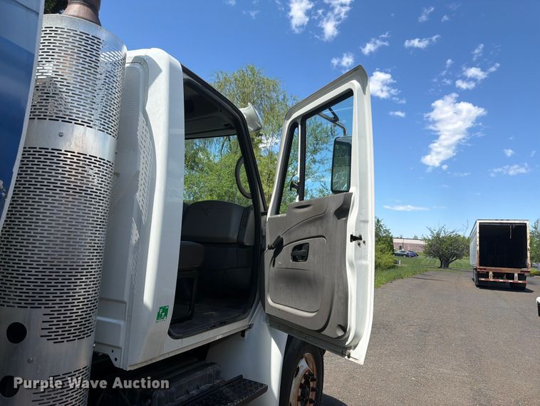 image for item EW2078 2011 International 4400 fuel truck