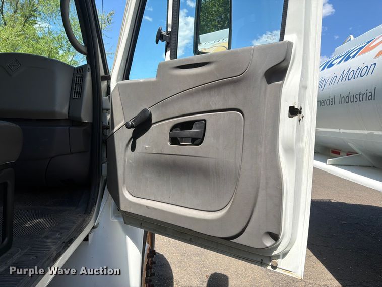image for item EW2078 2011 International 4400 fuel truck