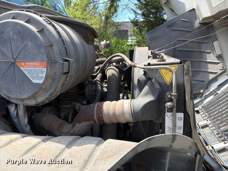image for item EW2078 2011 International 4400 fuel truck