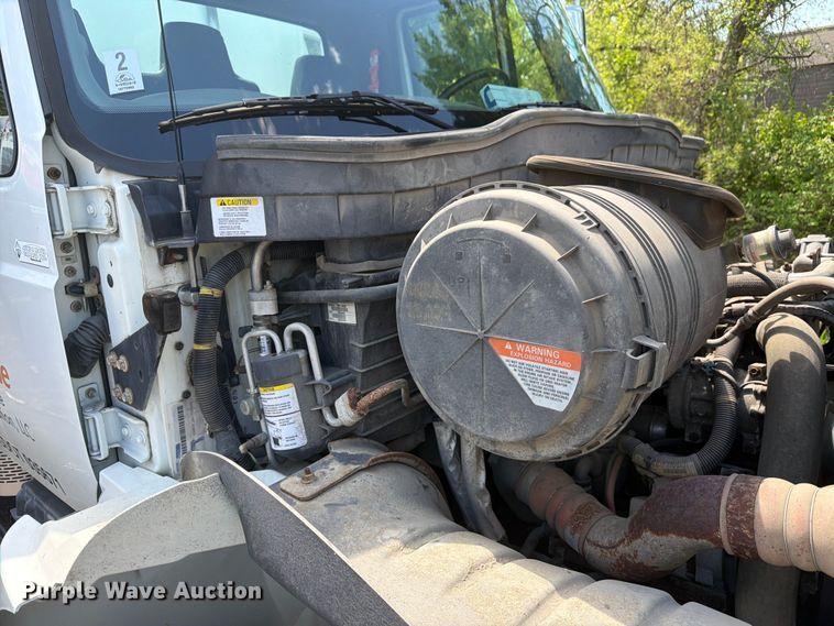 image for item EW2078 2011 International 4400 fuel truck