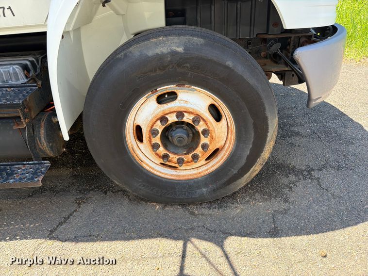 image for item EW2078 2011 International 4400 fuel truck