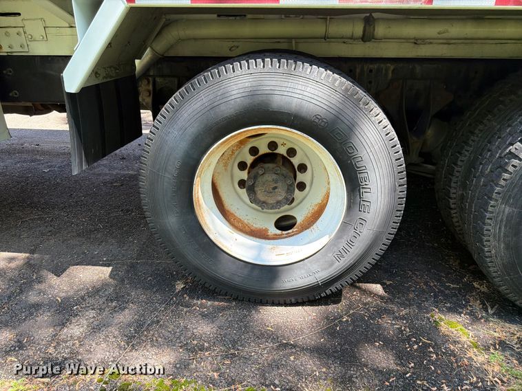 image for item EW2078 2011 International 4400 fuel truck