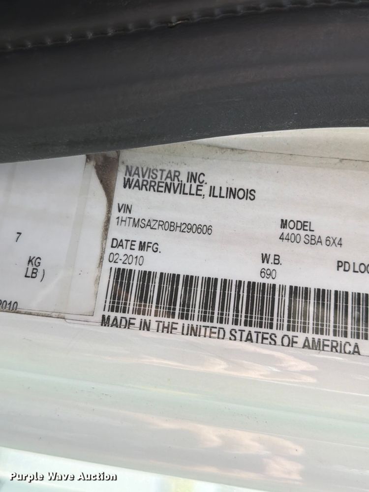 image for item EW2078 2011 International 4400 fuel truck