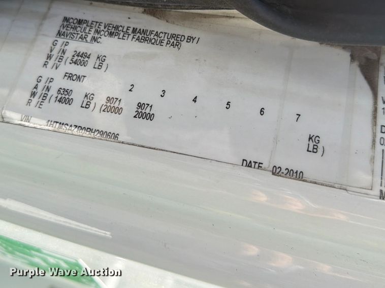 image for item EW2078 2011 International 4400 fuel truck