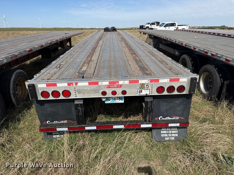image for item EW4550 2004 Great Dane flatbed trailer