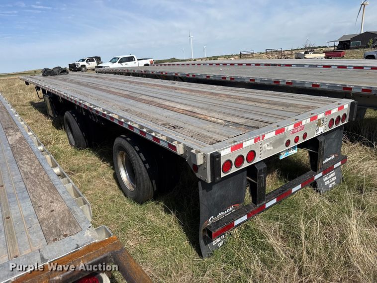 image for item EW4550 2004 Great Dane flatbed trailer