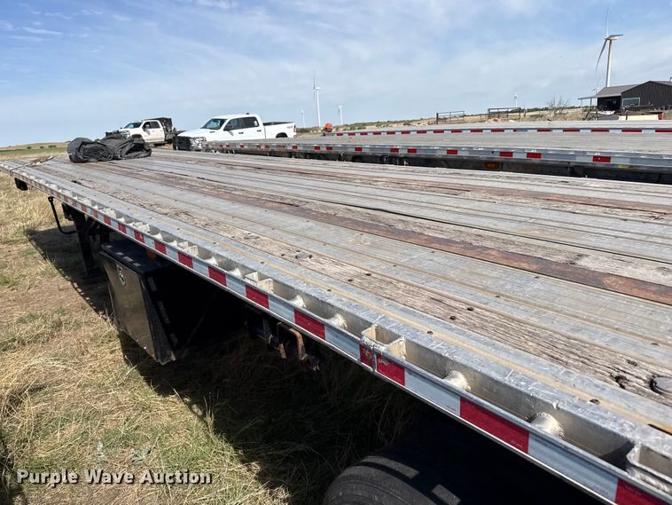 image for item EW4550 2004 Great Dane flatbed trailer