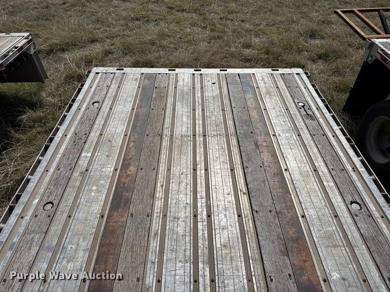 image for item EW4550 2004 Great Dane flatbed trailer