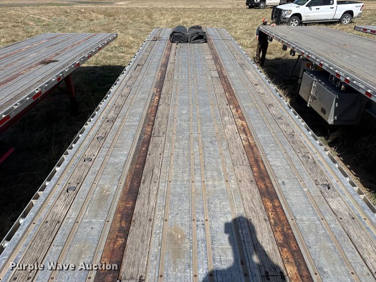 image for item EW4550 2004 Great Dane flatbed trailer