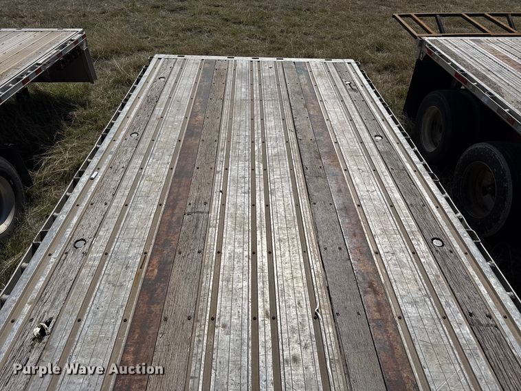 image for item EW4550 2004 Great Dane flatbed trailer