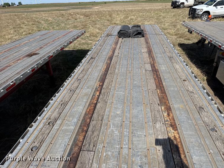 image for item EW4550 2004 Great Dane flatbed trailer