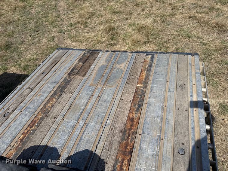 image for item EW4550 2004 Great Dane flatbed trailer