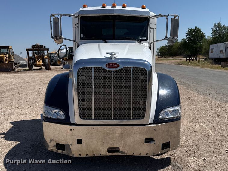 image for item EW4584 2009 Peterbilt 386 semi truck