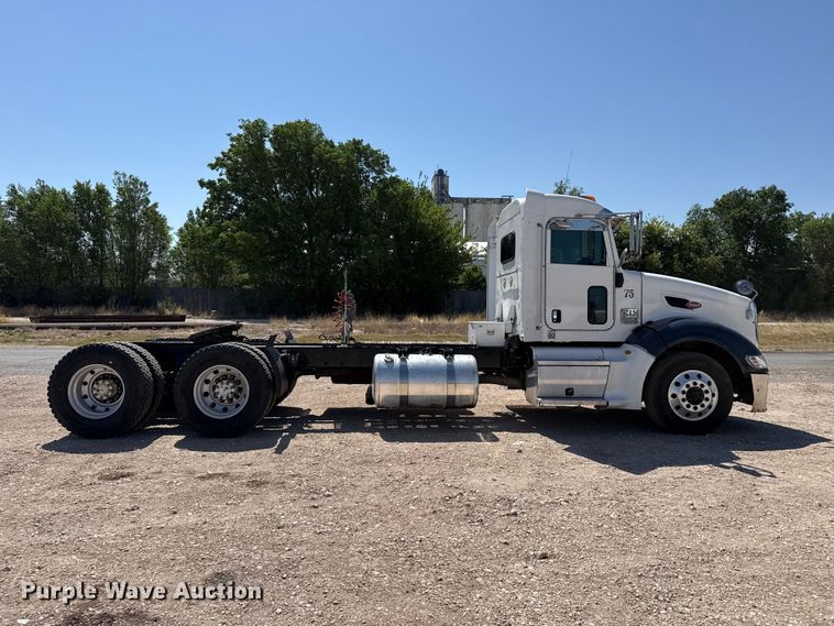 image for item EW4584 2009 Peterbilt 386 semi truck
