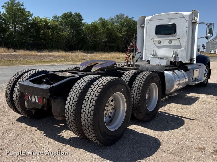 image for item EW4584 2009 Peterbilt 386 semi truck